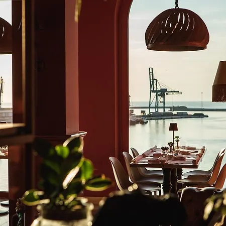 Seeport Szálloda 4*